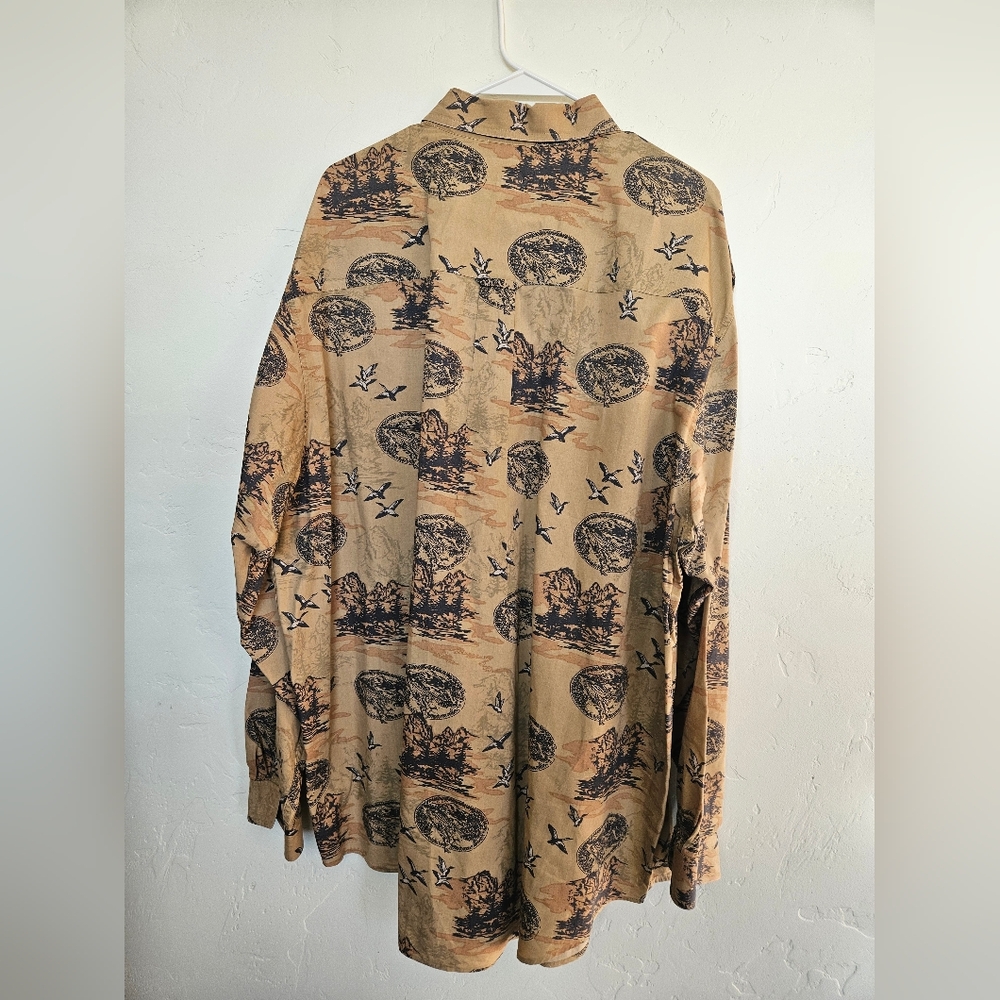 Roundtree & Yorke Authentic Outfitters Tan and Navy Western Button Down - Picture 3 of 3